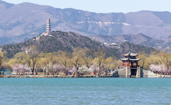 玉泉山人工湖.jpg